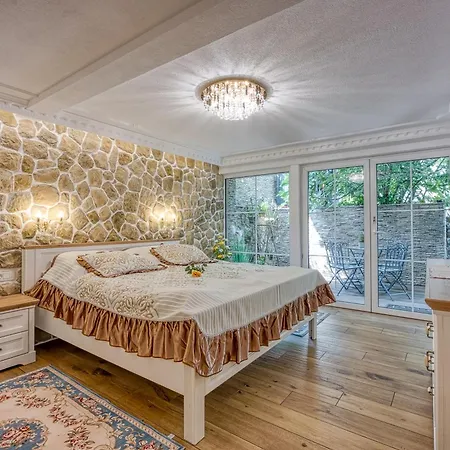 Royal Garden 아파트 슈코퍄로카