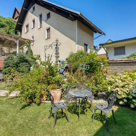 Апартаменты Royal Garden *