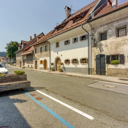 Royal Garden Апартаменты Шкофья-Лока