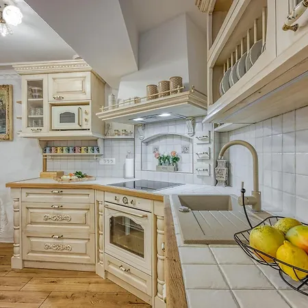 Royal Garden Апартаменты Шкофья-Лока