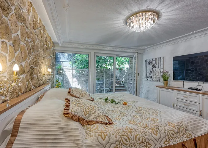 Royal Garden שקופיה-לוקה